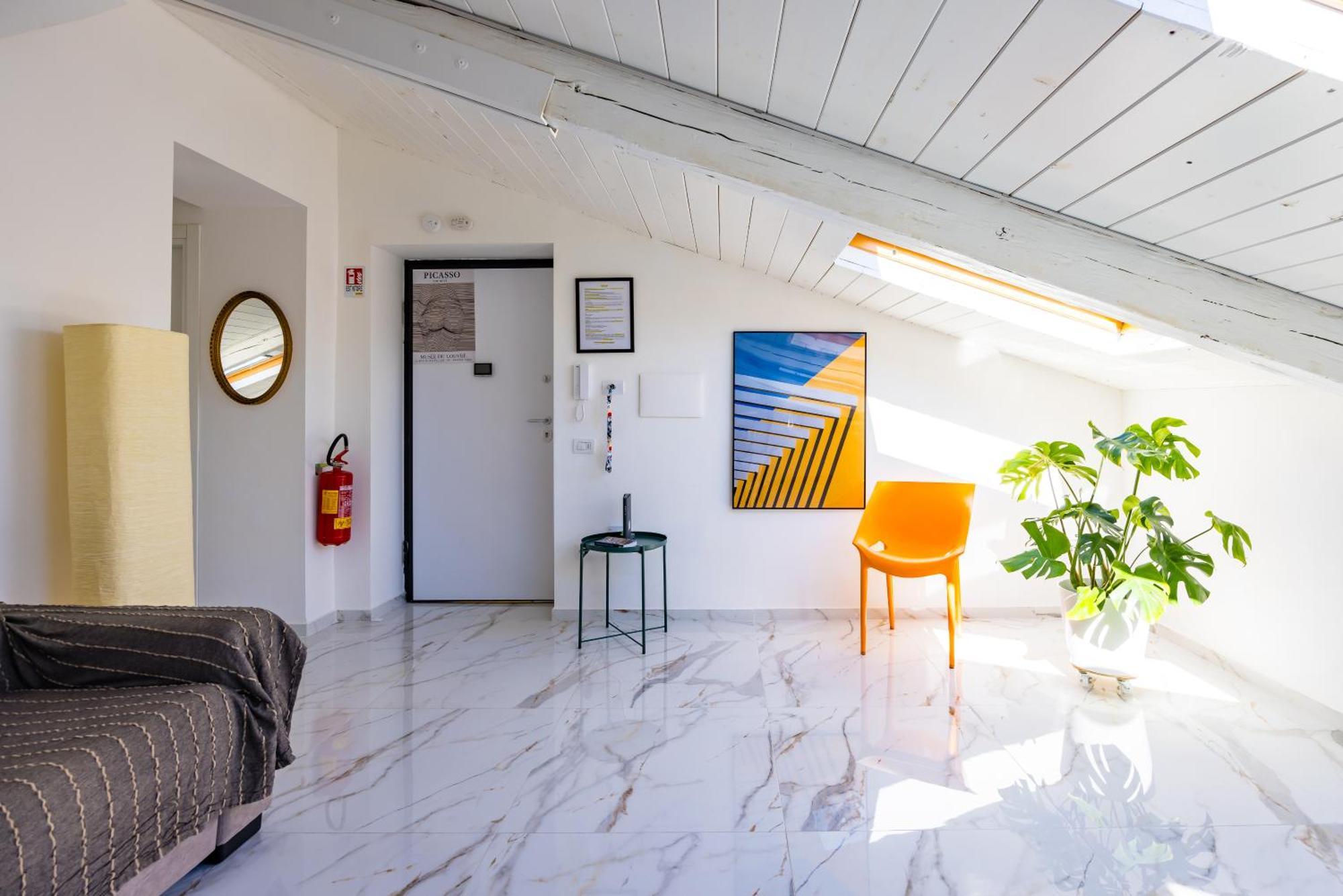 A Quiet Space Apartment *